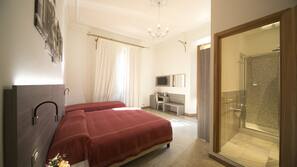 Minibar, coffre-forts dans les chambres, bureau