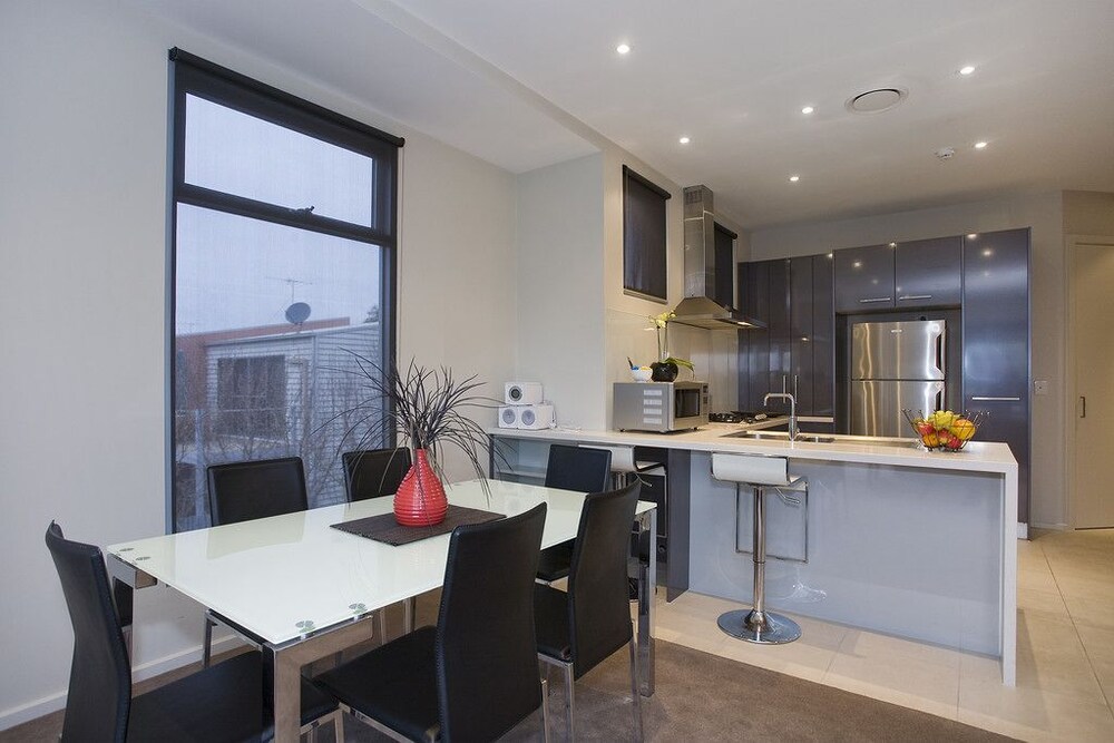 In-room dining, Bell Street Apartments Torquay