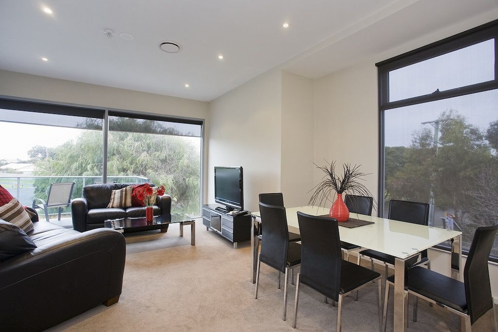 Living area, Bell Street Apartments Torquay