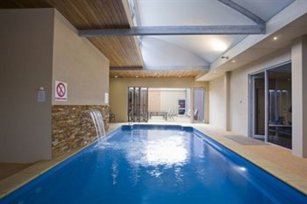 Pool, Bell Street Apartments Torquay