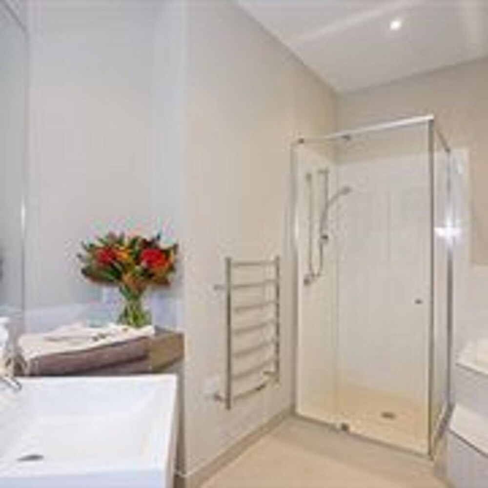 Bathroom, Bell Street Apartments Torquay