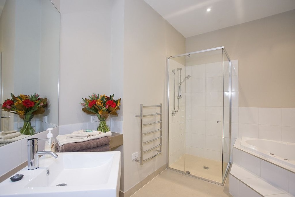 Bathroom, Bell Street Apartments Torquay