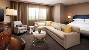 Hypo-allergenic bedding, down comforters, in-room safe, desk
