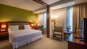 In-room safe, desk, iron/ironing board, free WiFi