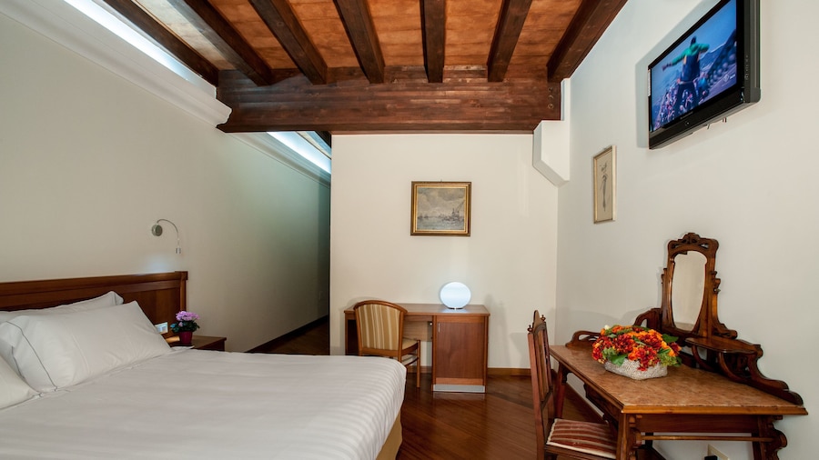 Hotel Flora