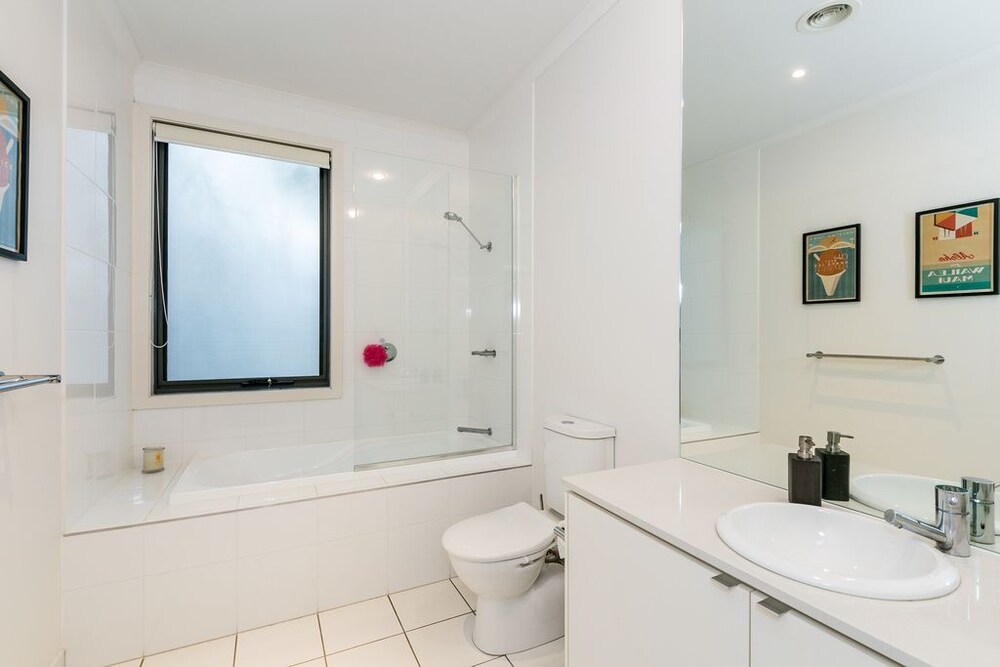 Bathroom, Beach & Golf Stays Torquay