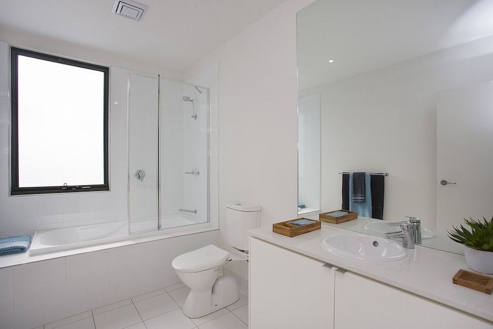 Bathroom, Beach & Golf Stays Torquay