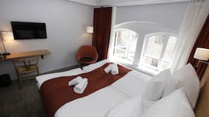 In-room safe, desk, iron/ironing board, free WiFi
