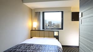 Premium bedding, down duvet, desk, blackout curtains