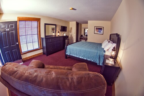 Camp Creek State Park Hotels Find Hotel Deals Skyline Lodge