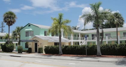 Holiday House Motel