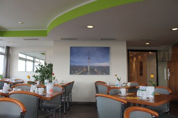 Concorde Hotel Am Studio Reviews Photos Rates - 