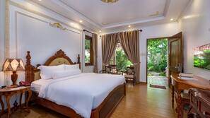 Luxe beddengoed, pillowtop-bedden, een minibar, een kluis op de kamer