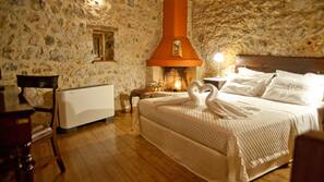 Premium bedding, down comforters, minibar, in-room safe