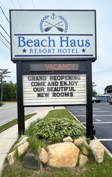 The Beach Haus Resort, Traverse City: $98 Room Prices ...