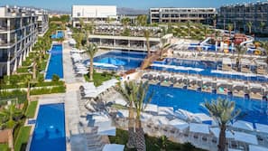 2 piscinas cubiertas, 10 piscinas al aire libre, sombrillas, tumbonas