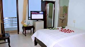 Minibar, in-room safe, blackout curtains, free WiFi