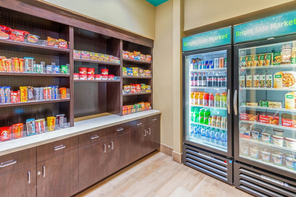 Snack bar, La Quinta Inn & Suites by Wyndham Carlsbad