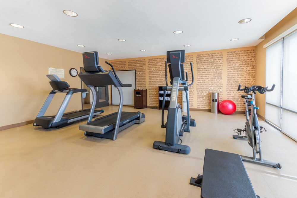 Fitness facility, La Quinta Inn & Suites by Wyndham Carlsbad