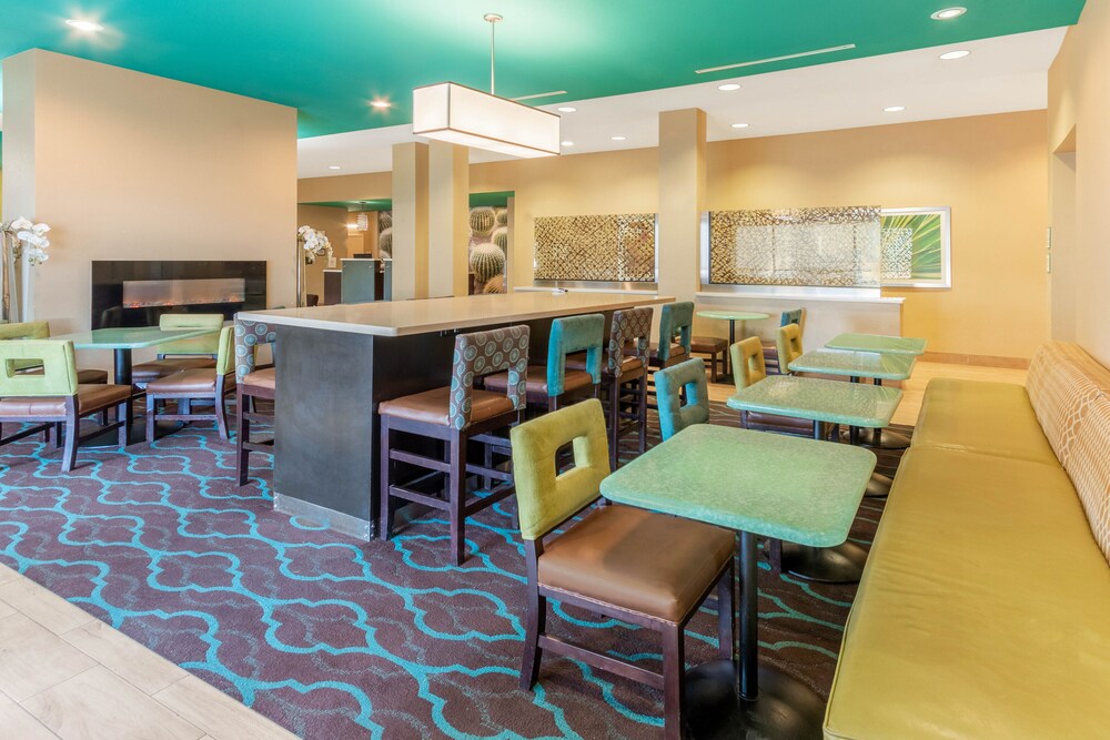 La Quinta Inn & Suites by Wyndham Carlsbad