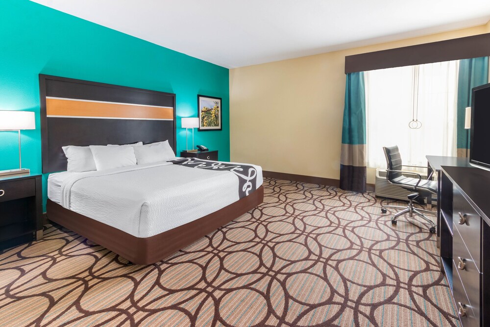 Room, La Quinta Inn & Suites by Wyndham Carlsbad