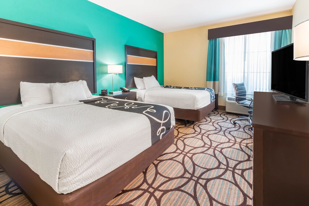 Room, La Quinta Inn & Suites by Wyndham Carlsbad