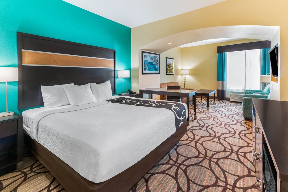 Room, La Quinta Inn & Suites by Wyndham Carlsbad