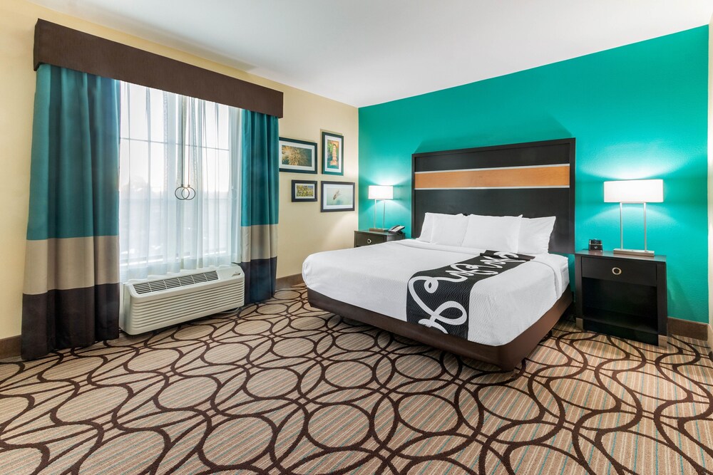 Room, La Quinta Inn & Suites by Wyndham Carlsbad