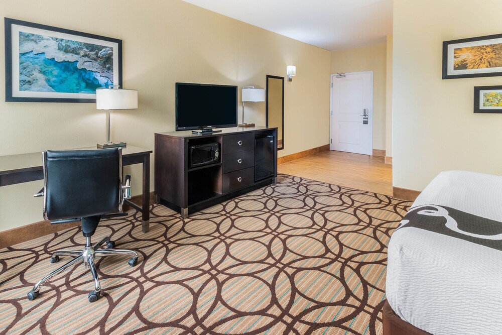 La Quinta Inn & Suites by Wyndham Carlsbad