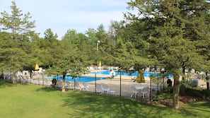 2 outdoor pools
