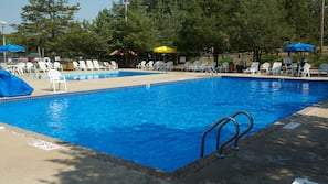 2 outdoor pools