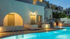 Seasonal outdoor pool, pool loungers