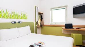 Desk, iron/ironing board, free WiFi, linens