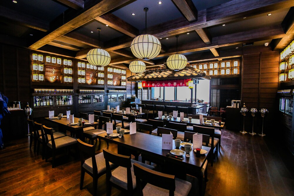 Asian resturants with intertainment