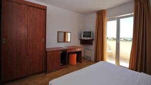 Down duvet, in-room safe, soundproofing, free WiFi