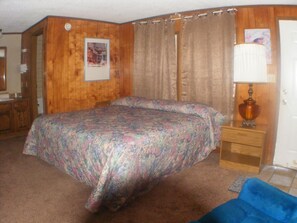 Premium bedding, desk, iron/ironing board, cribs/infant beds
