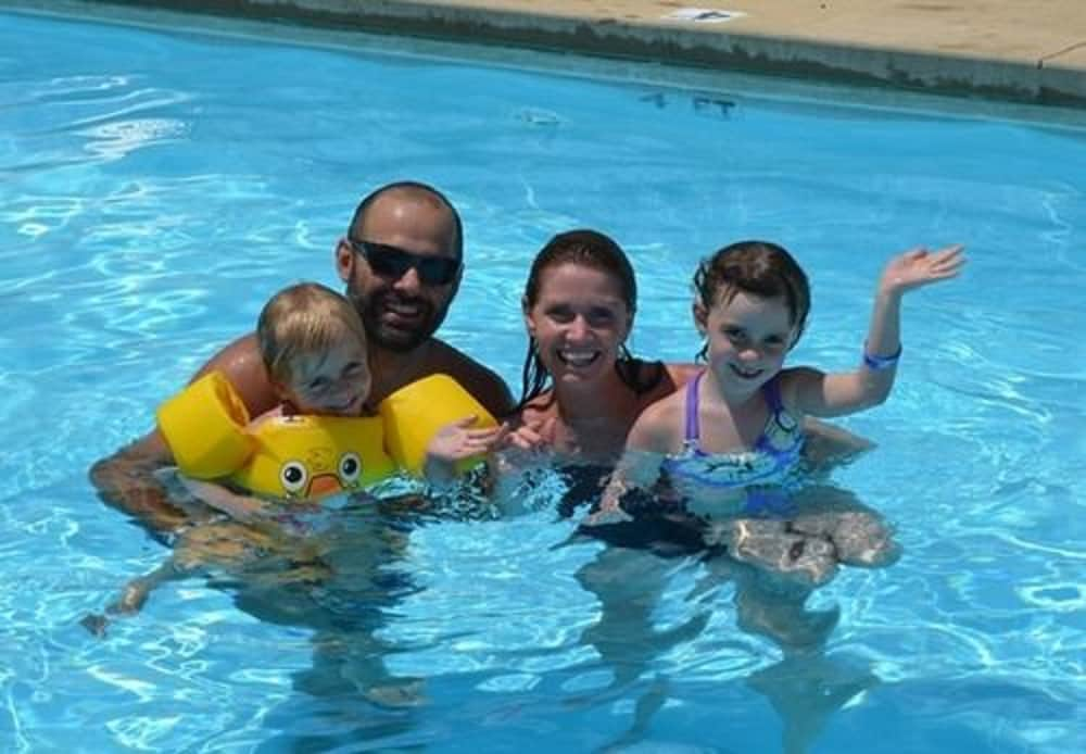 Outdoor pool, Yogi Bear's Jellystone Park Camp-Resort Wisconsin Dells