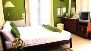 Blackout drapes, rollaway beds