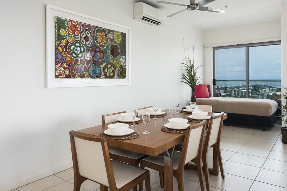 Darwin Executive Suites & FREE CAR