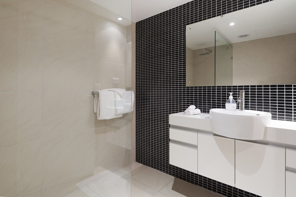Darwin Executive Suites & FREE CAR
