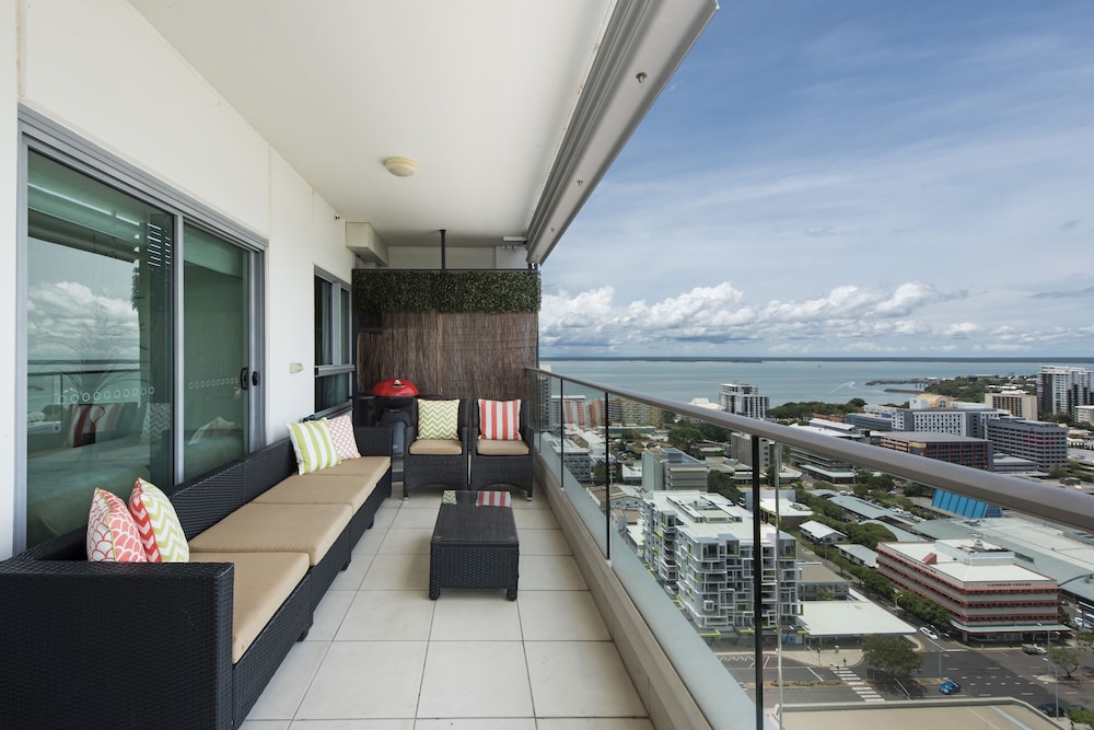 Darwin Executive Suites & FREE CAR