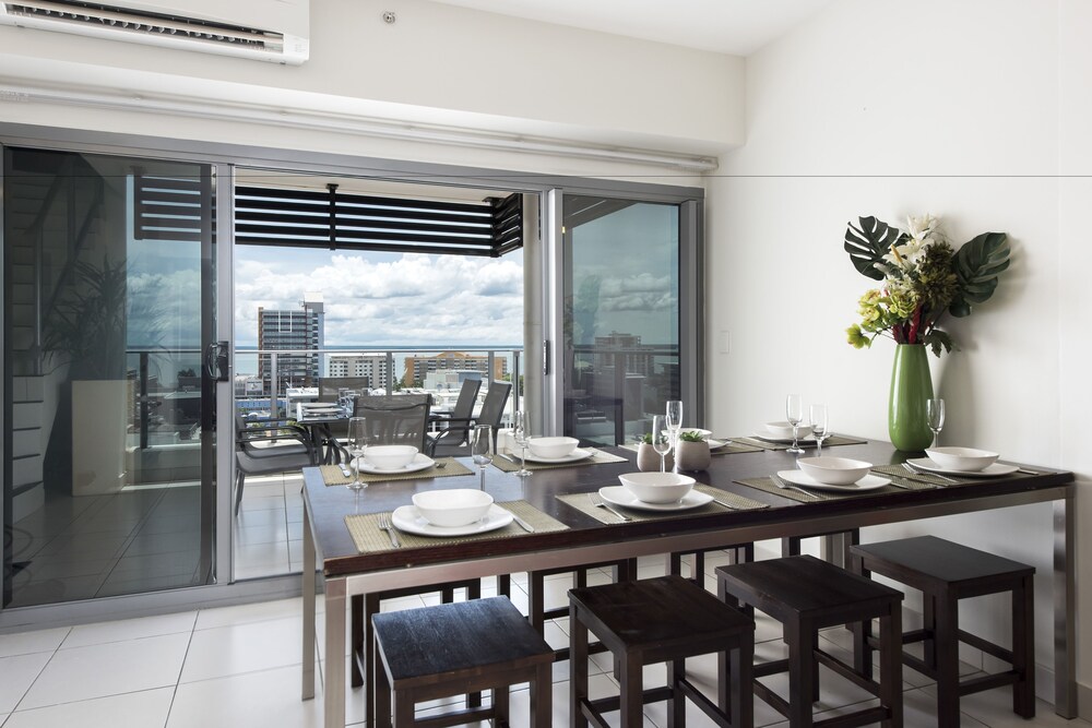 Darwin Executive Suites & FREE CAR