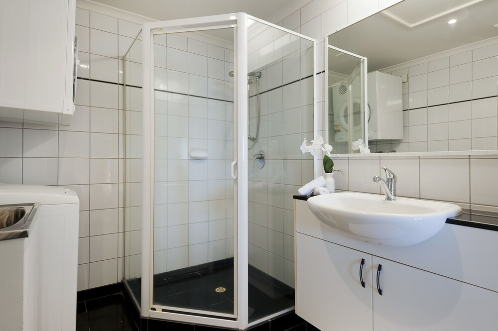 Darwin Executive Suites & FREE CAR