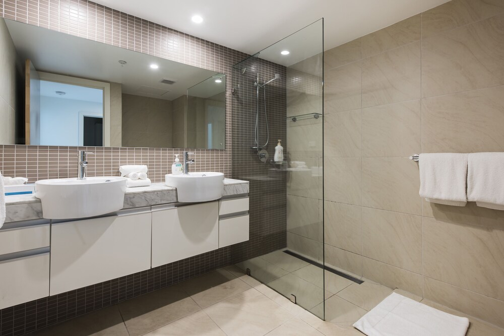 Darwin Executive Suites & FREE CAR
