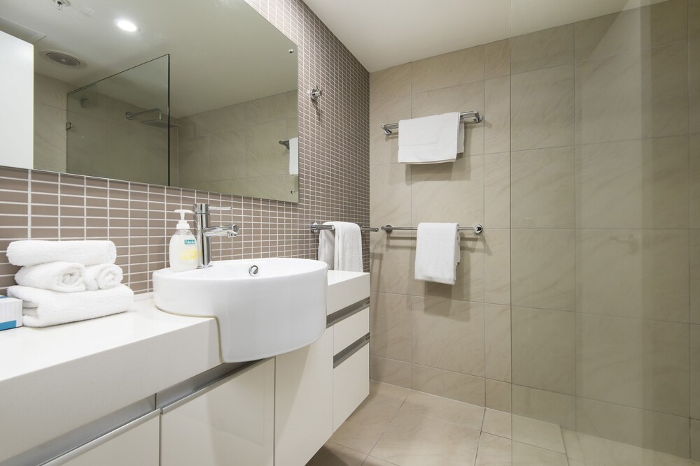 Darwin Executive Suites & FREE CAR