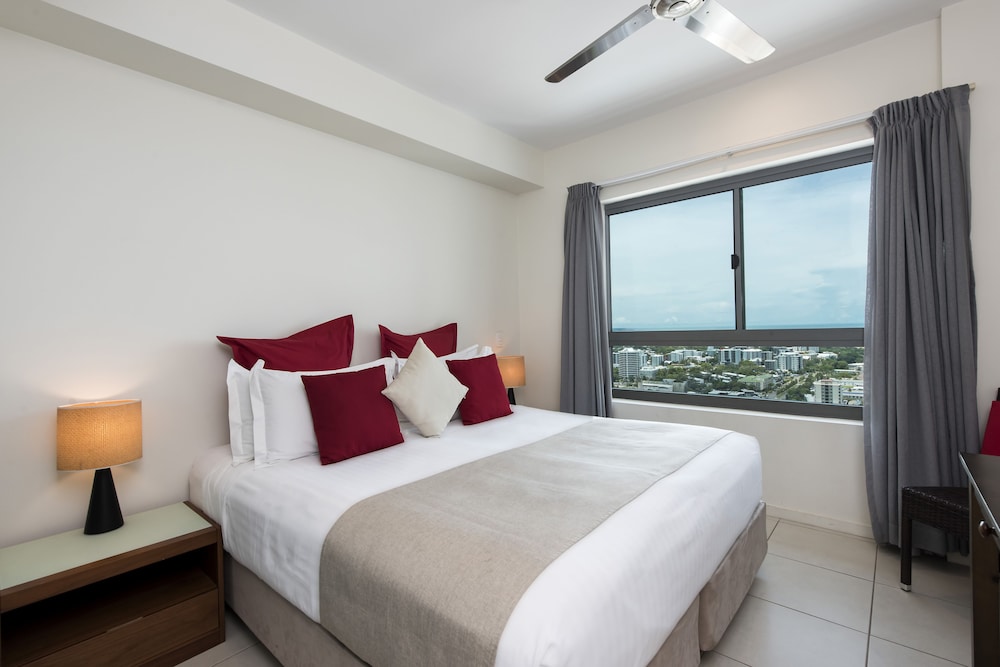 Darwin Executive Suites & FREE CAR