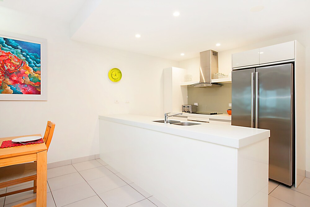 Darwin Executive Suites & FREE CAR