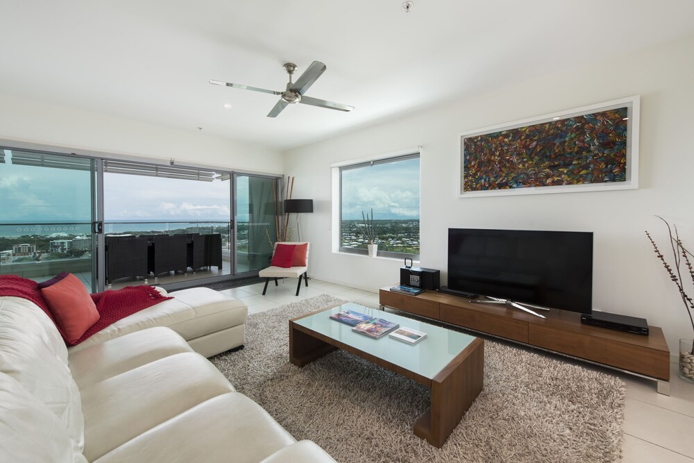 Darwin Executive Suites & FREE CAR