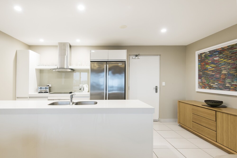 Darwin Executive Suites & FREE CAR