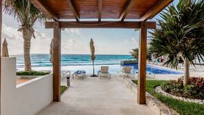 guruhotel loungers sand